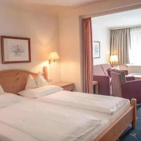 Отель Rauriserhof 4 Sterne Superior Раурис